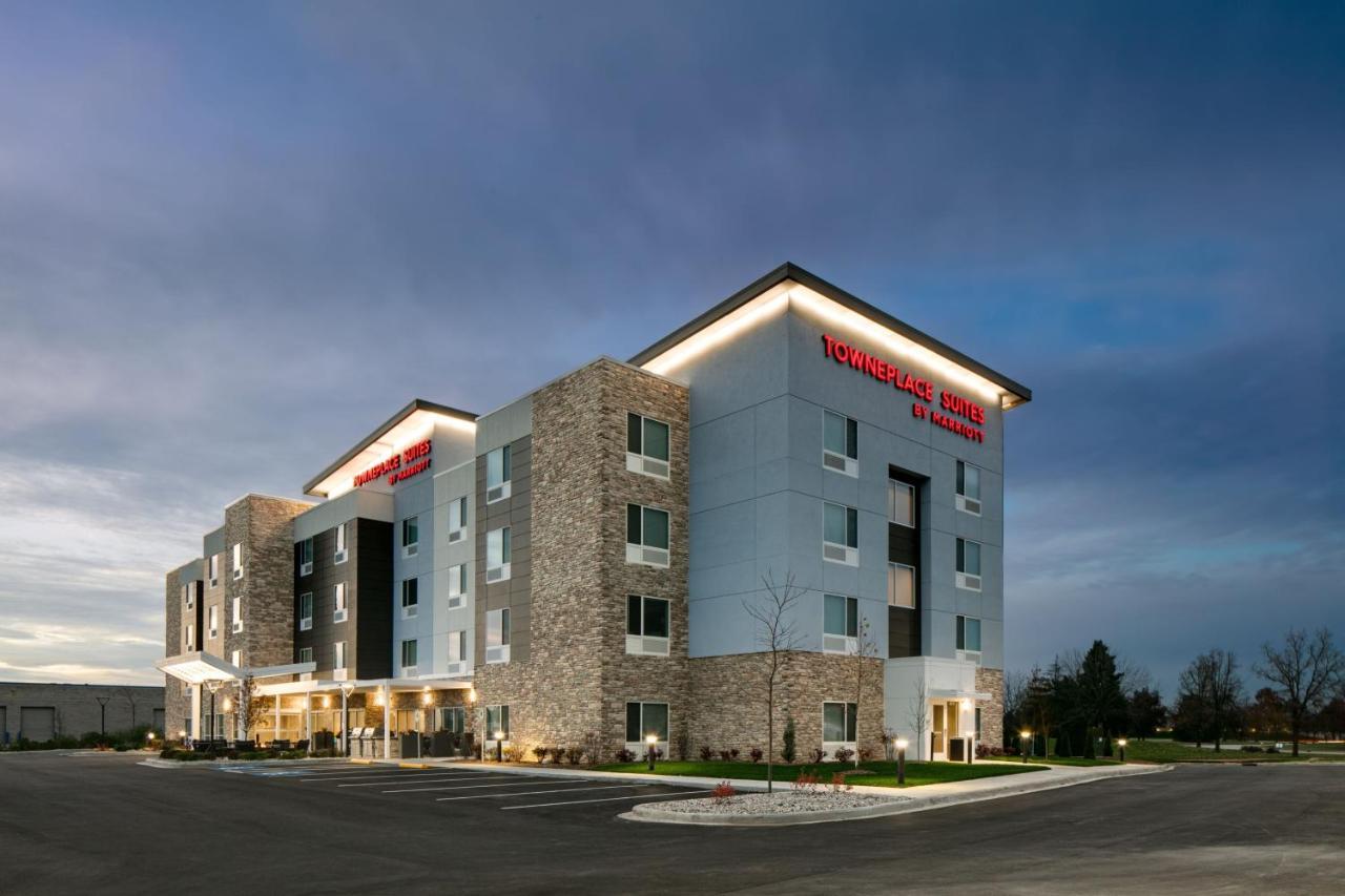 Towneplace Suites By Marriott Oconomowoc Exterior photo